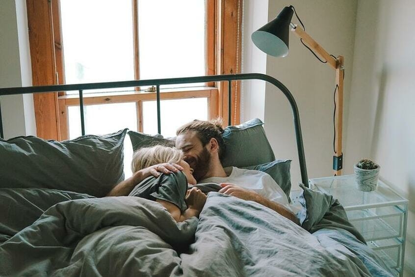 как согреться с помощью партнера