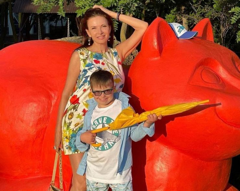 Эвелина Бледанс с сыном Семеном