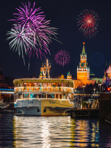 Новогодние Корпоративы 2022 на Москве-реке на палубах Yacht Event