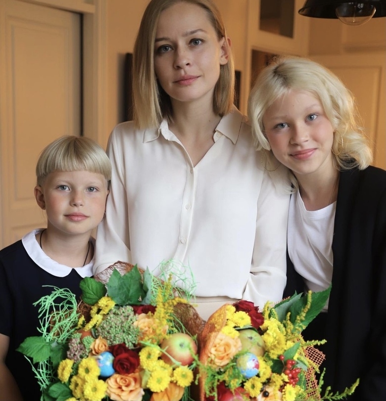Юлия Пересильд с дочерьми