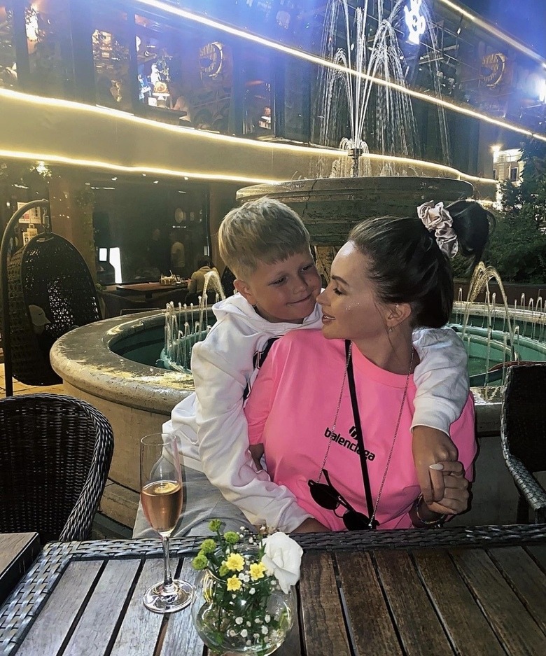 Евгения Феофилактова с сыном Даниэлем