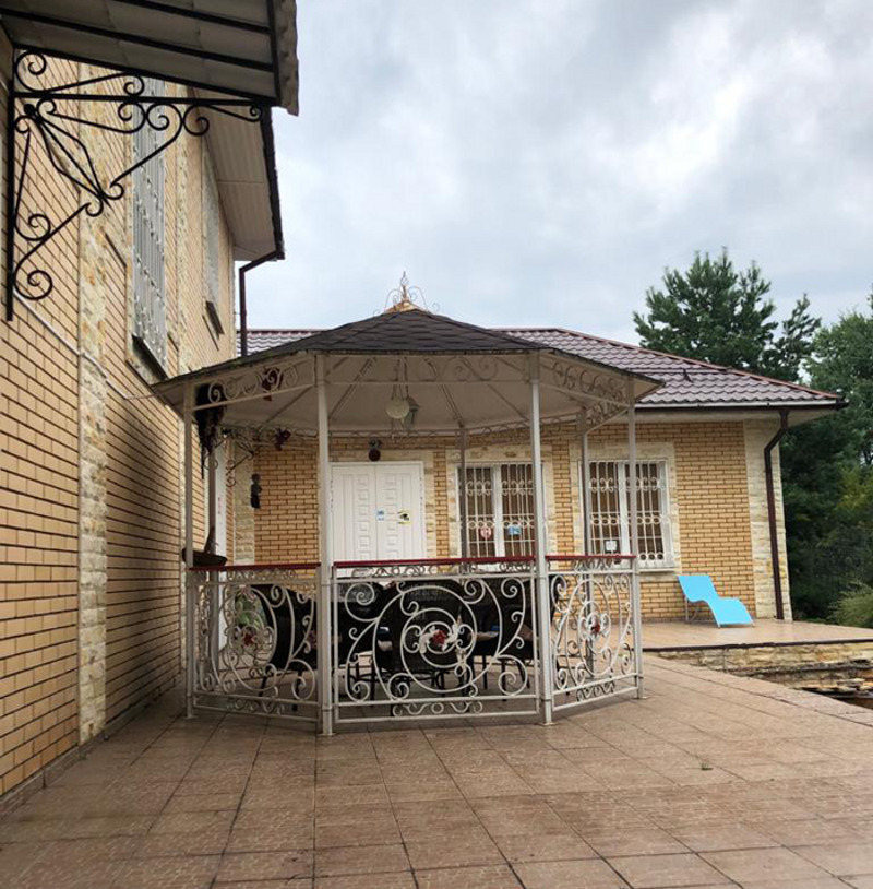 Писательница перебралась в загородный дом после ковида