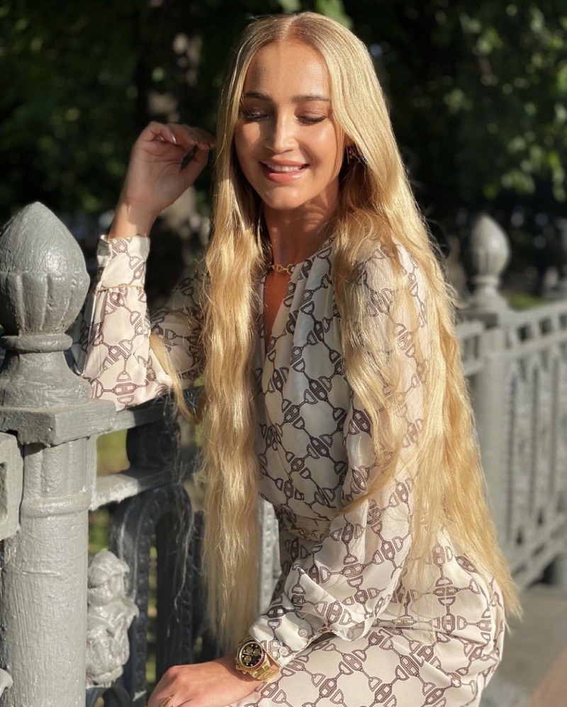 Звезда снова стала блондинкой