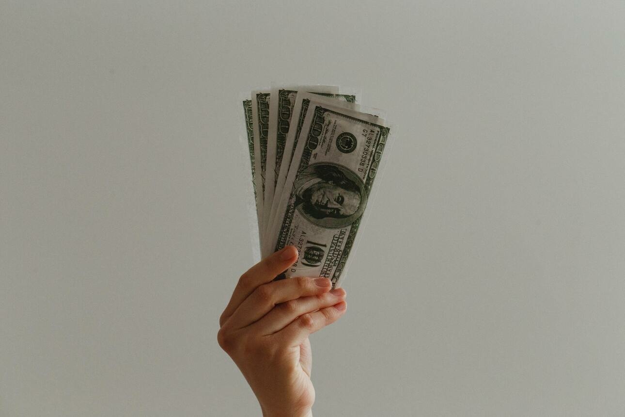 Не дружите с теми, кого в вас интересуют только деньги