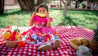 Пищевое отравление происходит, когда микробы растут в продуктах