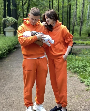 Алекса с мужем и дочерью