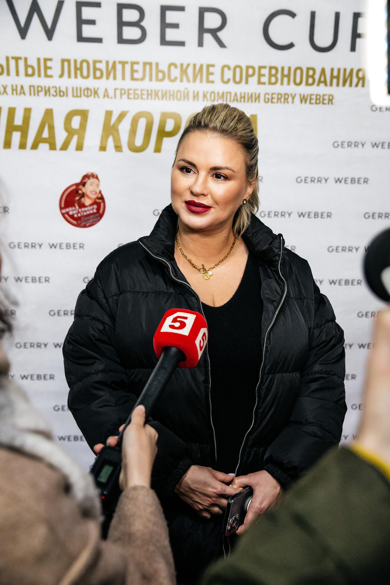 Анна Семенович - единственная из звездных гостей, которая на "ты" с коньками