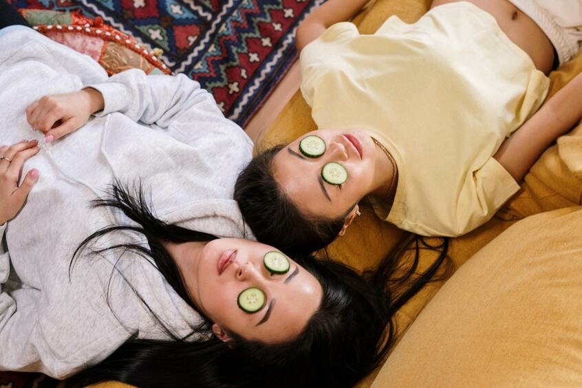 Бодрящие ароматы, легендарный дуэт и звезды тик-тока: изучаем бьюти-новинки