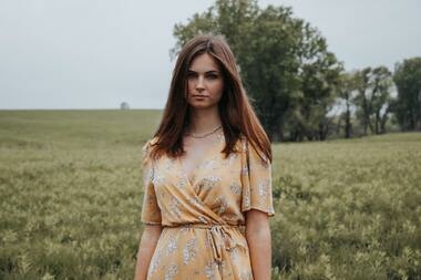 Вам нужно делать акцент на талии