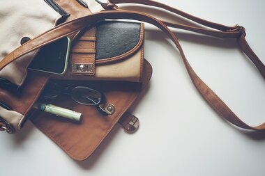 Не выходи из дома, проверь себя: что должно быть в сумочке у любой девушки