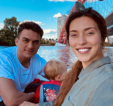 Влад Топалов и Регина Тодоренко с сыном