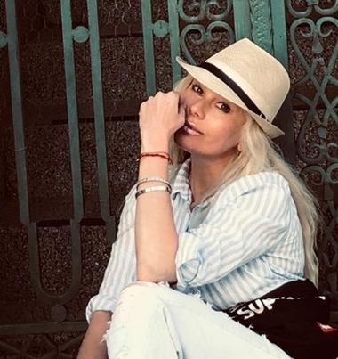 Елена Корикова