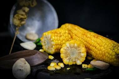 Продукты из кукурузы хорошо переносят не все