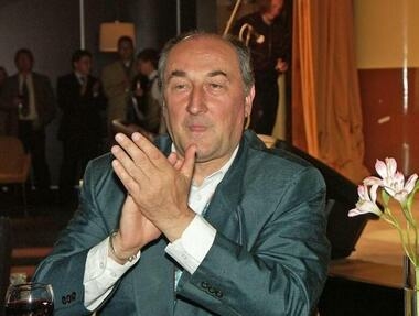 Актера проводили в последний путь аплодисментами