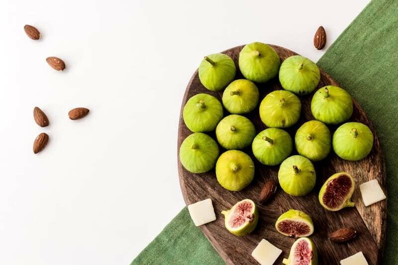 Инжир хорошо сочетается с сыром и другими молочными продуктами