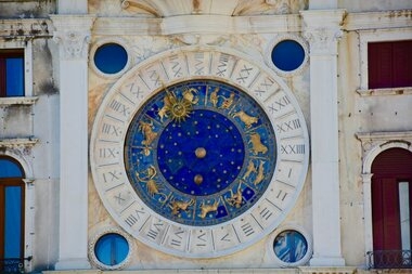 Современная астрология не рассматривает совместимость в паре только лишь по зодиаку