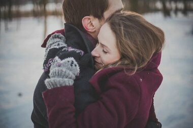 Мы можем быть абсолютно полноценной личностью, но искать какой-то смысл в отношениях — потребность в любви, например
