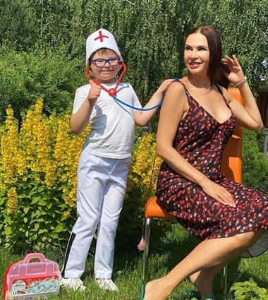 Эвелина Бледанс с сыном
