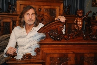 Никас Сафронов
