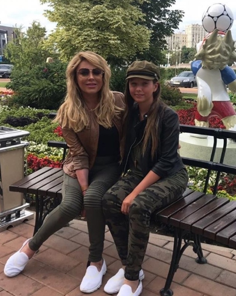 Юлия Началова с дочкой Верой Алдониной