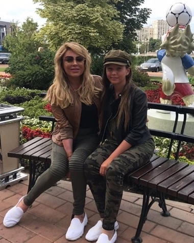 Юлия Началова с дочкой Верой Алдониной