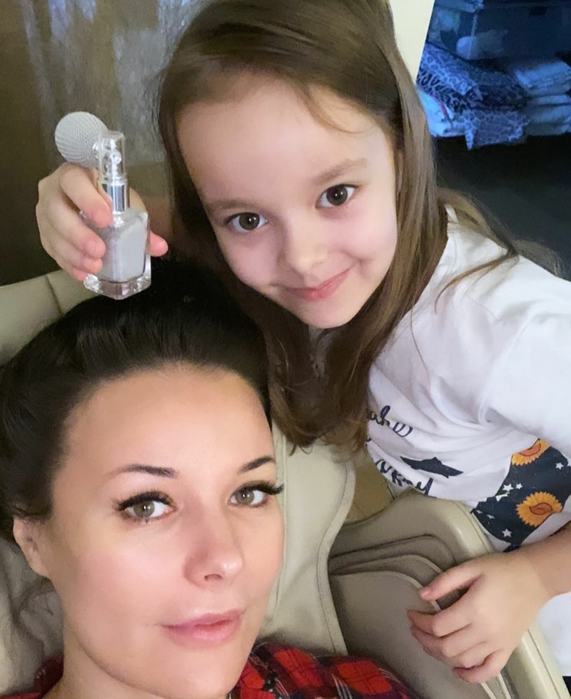 Красавица-дочь Лиза очень похожа на маму