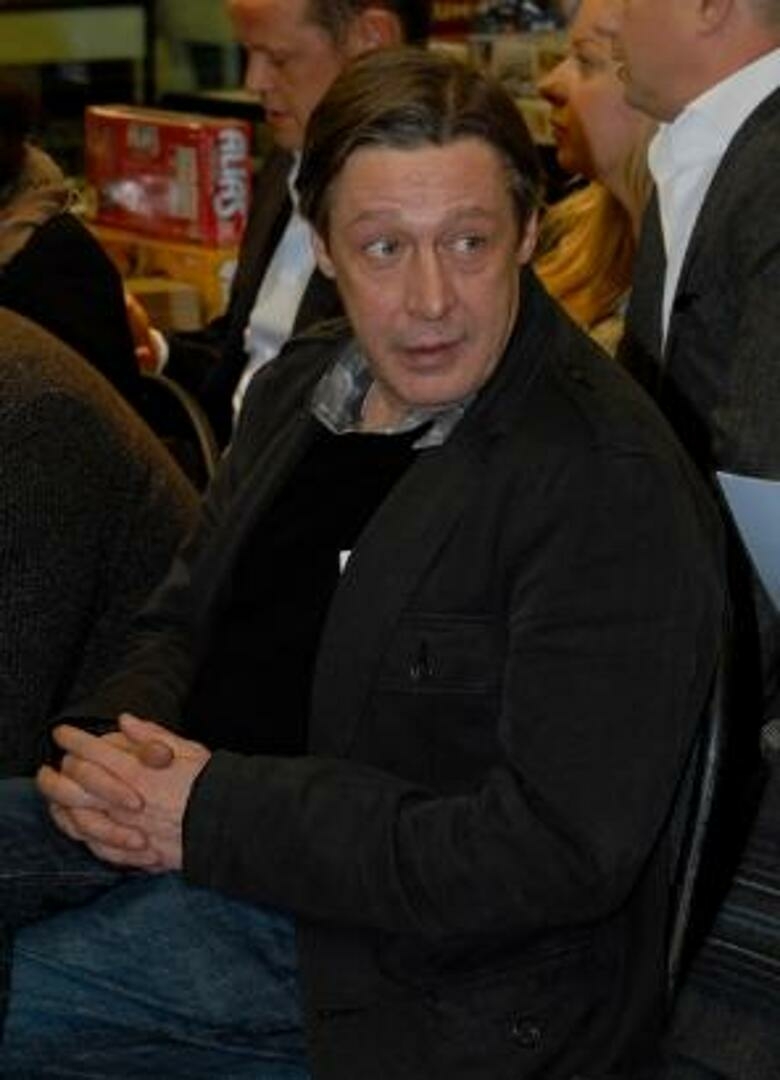 Михаил Ефремов сломал на отдыхе ребро