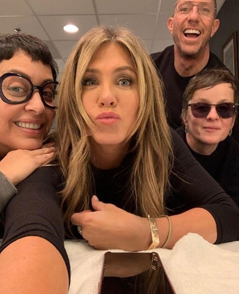 ДЖЕННИФЕР ЭНИСТОН