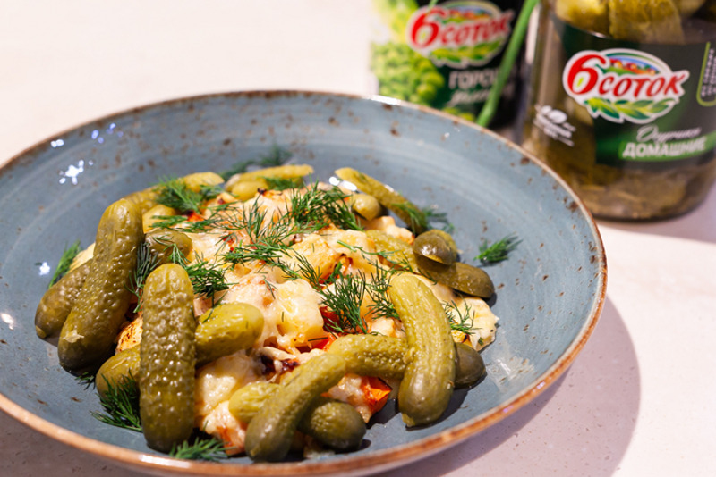 Овощное рагу со сладкой кукурузой и ветчиной в горшочке