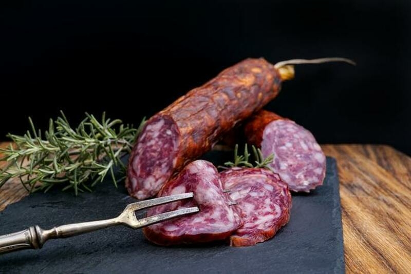 не злоупотребляйте мясными изделиями