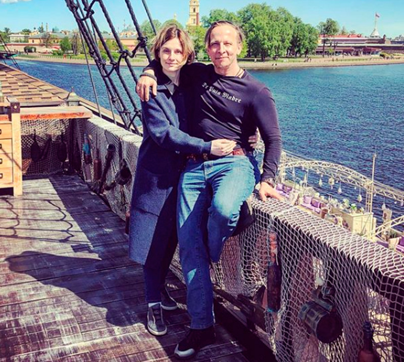"Экстрим в любви – это когда люди взрослые уже, но в состоянии еще любить". С женой