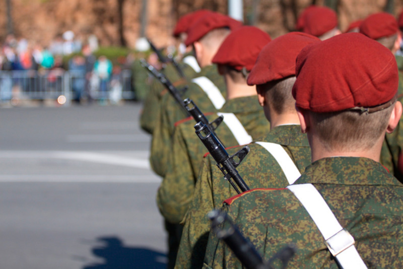 Об отношениях военных и беретов стоит сказать особо