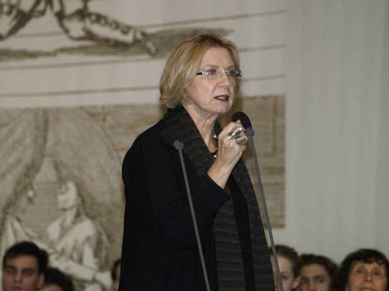 Алла Демидова