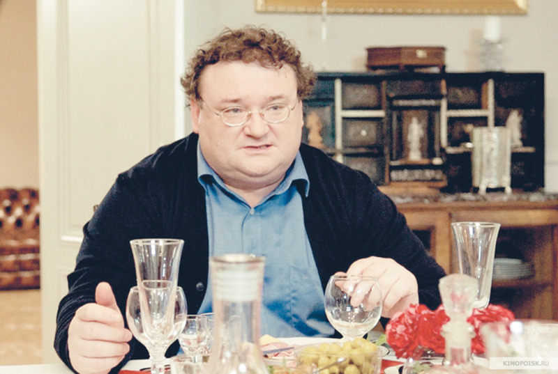 Игорю чаще всего предлагают роли в комедиях. Но иногда зовут и в детективы