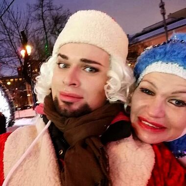 Дедушка Мороз и бабушка Снегурочка