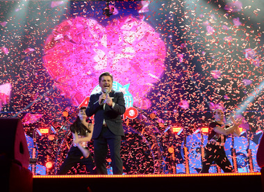 «You're my heart, you're my soul», – поет Томас Андерс