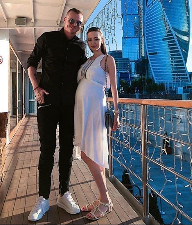 ДМИТРИЙ ТАРАСОВ И АНАСТАСИЯ КОСТЕНКО