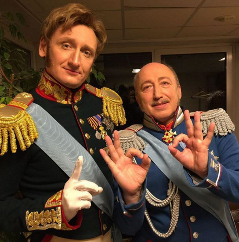 Сергей уверен, что актерское мастерство приобретается и оттачивается только в театре