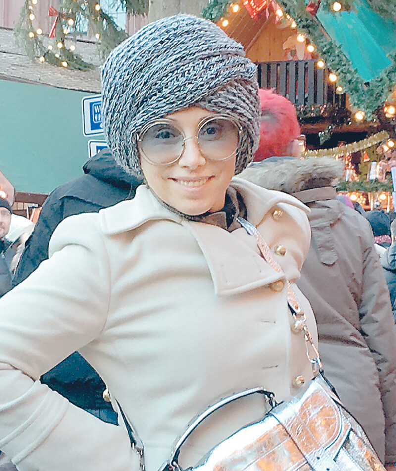 Елена Воробей носит шляпы и в повседневной жизни, и на сцене