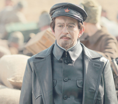 Сам Троцкий представлен в сериале своего рода рок-идолом, который манипулировал толпой, как зрителями на концерте