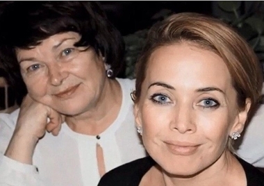 ЖАННА ФРИСКЕ С МАМОЙ
