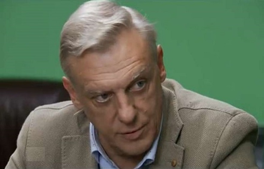 Александр Половцев в роли полицейского Олега Соловца
