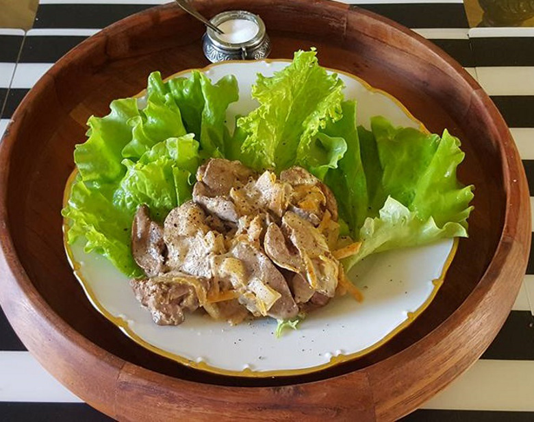 Куриная печень в сметане
