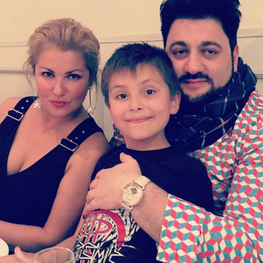 АННА НЕТРЕБКО с семьей