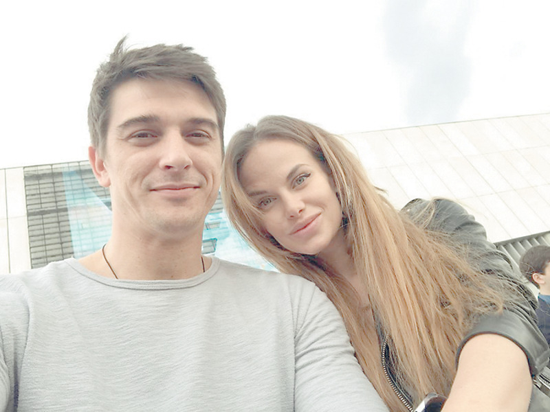 Вот уже примерно полгода Бондаренко не одинок. Его спутница — Аурика Алехина, арт-директор клуба