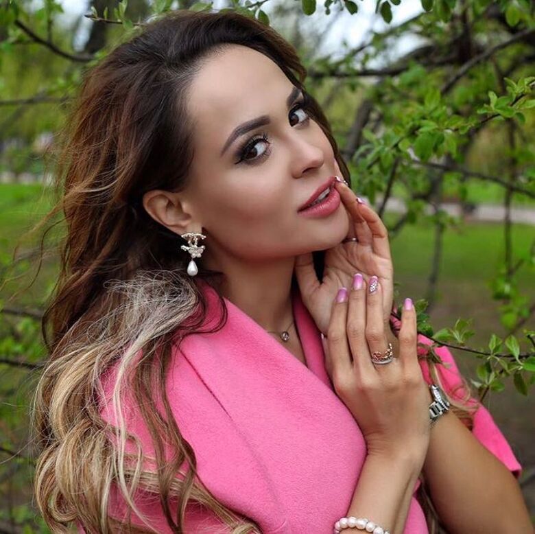 Анна Калашникова