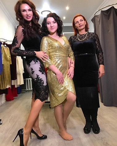 Эвелина Бледанс с сестрой Дианой и племянницей