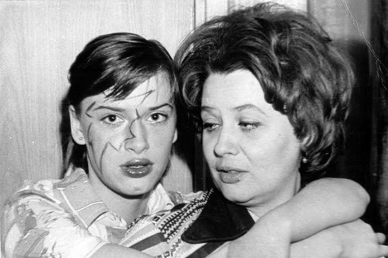 В 16 лет Наташа слушала группу "Kiss" и слушалась маму