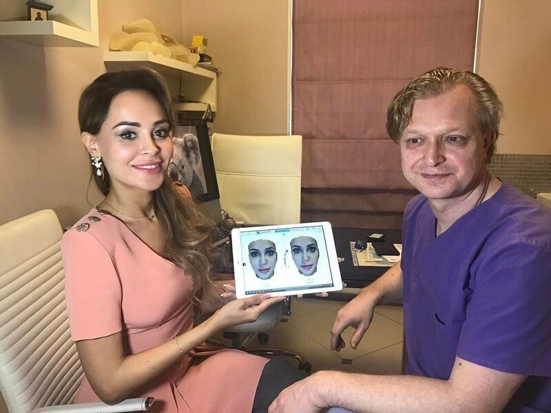 Калашникова обсуждает с хирургом свою внешность