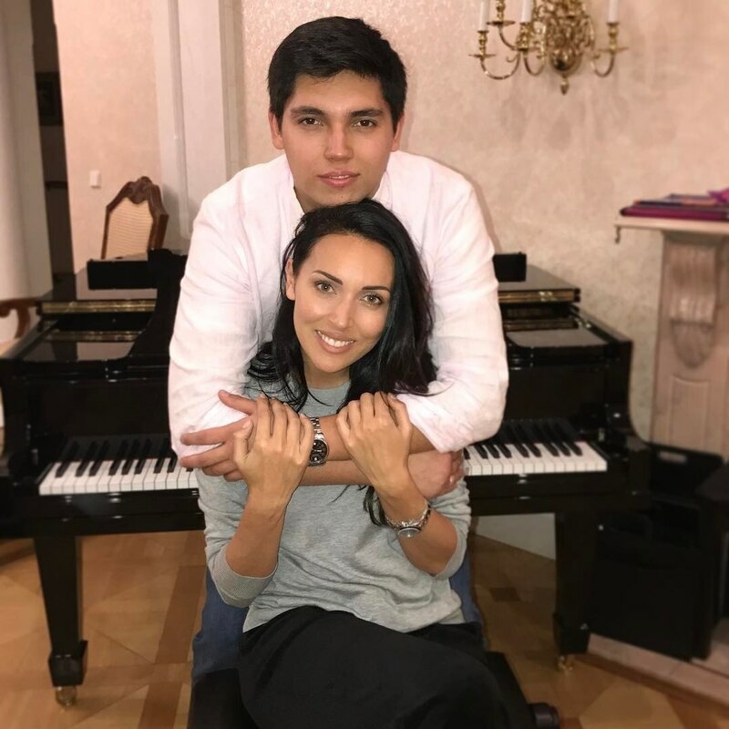 Алсу с братом